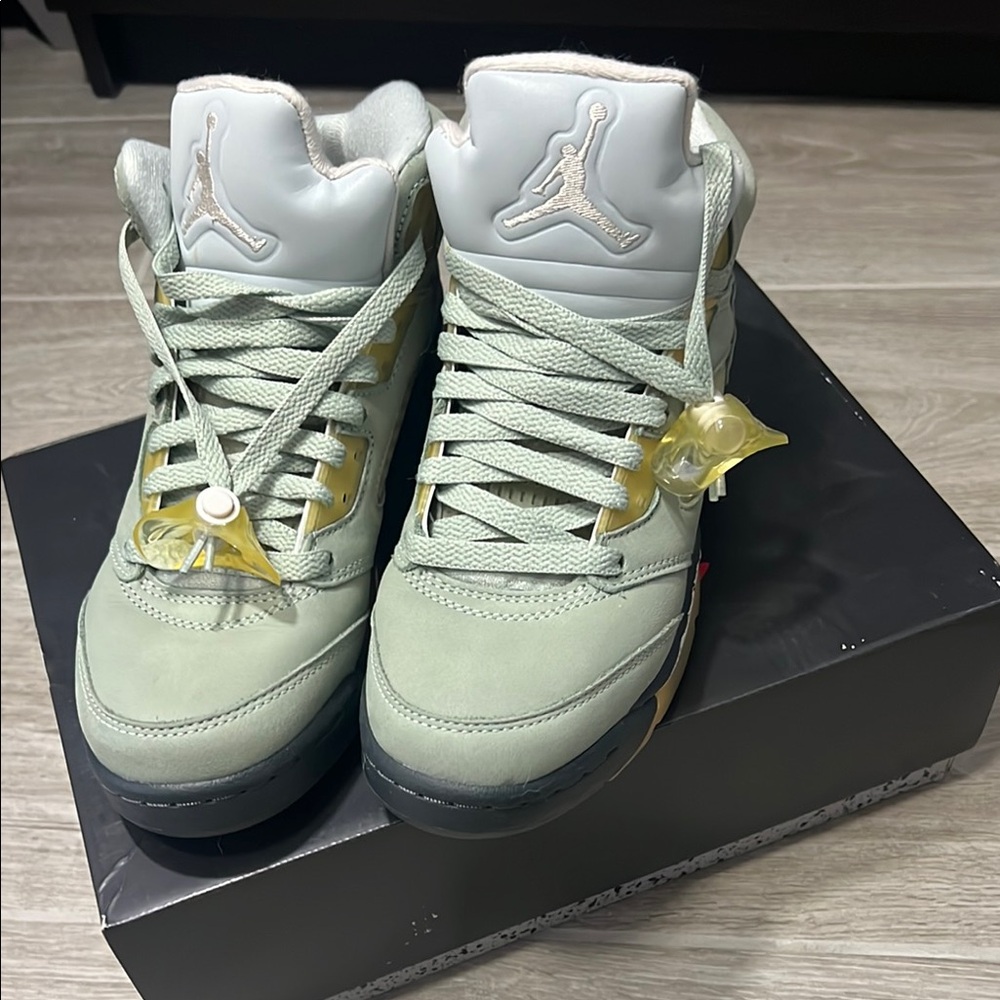Jordan Retro 5’s Green and Gray ‘Jade Horizon’ 6Y/7.5Women’s